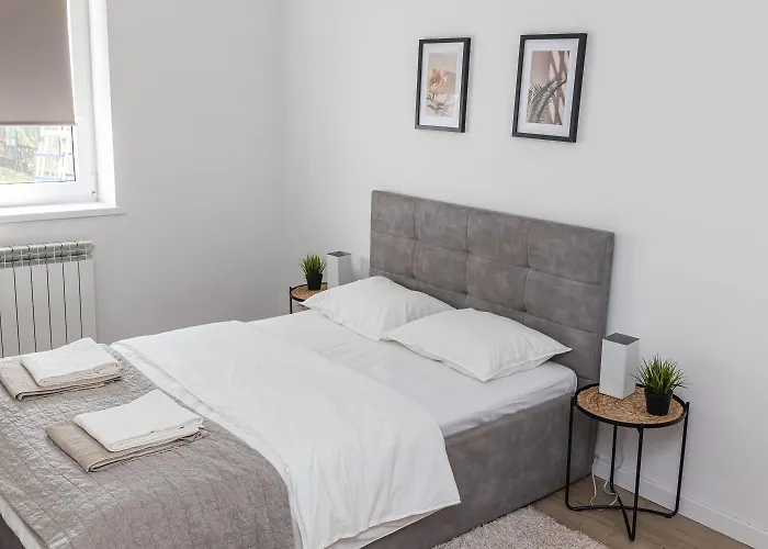 Z Ogrodem - 2-pokojowy 拉多姆