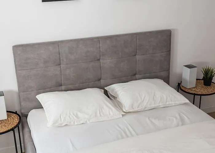 Z Ogrodem - 2-pokojowy 拉多姆